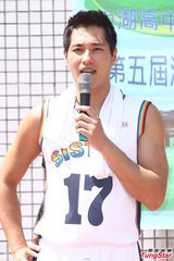 组图：蓝正龙盼早生子 为娇妻改冲动个性