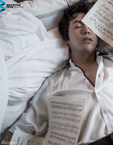 组图：李云迪写真变霸道钢琴家 酣睡嘟唇呆萌