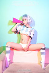 组图：嫩模郭芸萌露胸写真 曾陷黄毅清外遇风波