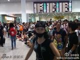 组图：小鲜肉TFboys凌晨空降深圳 粉丝疯狂追随