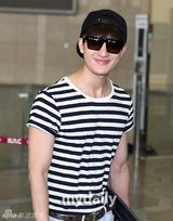 组图：东方神起孔侑等现身 胡茬微露不拘小节