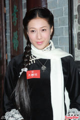 组图：钟嘉欣成视后大热 前哨战败阵也开心