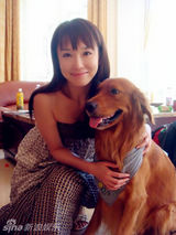 组图：范文芳自曝工作照 时尚森女清新自然