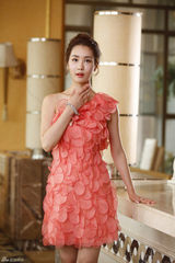 高清组图：李多海拍内地时尚大片 优雅性感千娇百媚