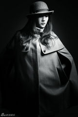 组图：方然最新春意写真时尚感十足