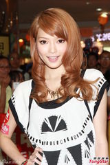 组图：叶念琛新片执导绯闻女友庄思敏床战戏