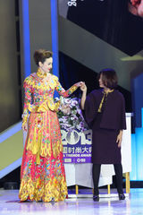 组图：众星冬夜闪耀时尚大典 倪妮甜美梁静霸气