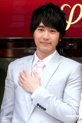 幻灯图：赵又廷代言挑战求婚戏码 诠释完美新郎