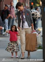 幻灯图集：苏瑞和妈妈逛街 人小鬼大表情可爱