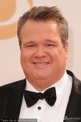 组图：《摩登家庭》艾瑞克-斯通斯崔特喜感十足