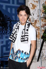 组图：吴克群砸千万开睡衣店 提何超莲面色涨红