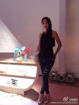 组图：曹格老婆吴速玲私照曝光 时尚辣妈