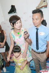 组图：胡诺言重视女儿开心 童星杨铠凝紧张升学