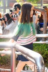 组图：4minute泫雅参加彩排 戴墨镜尽显女王风范