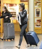 组图：性感女神米歇尔-科甘独自回国低调成路人