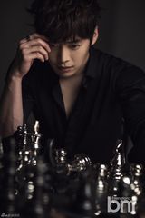 组图：韩星金载沅拍写真 杀人微笑展熟男魅力