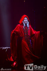 组图：JYJ金俊秀参演音乐剧 饰红发吸血鬼