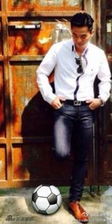 组图：世界杯嗨起来！明星球迷熬夜看比赛