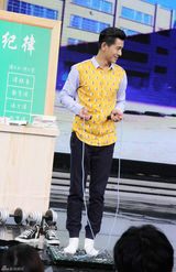 组图：乔振宇上《快本》热舞抱团展逗比一面