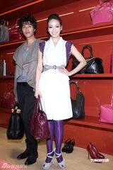 幻灯：蓝正龙被问与大S感情事 侯佩岑忙为其解围 