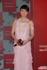 组图：梁咏琪怀孕后首露面 小腹圆隆美腿依旧