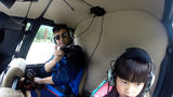 组图：爸爸2酷爸萌娃冲上云霄 变身飞行员