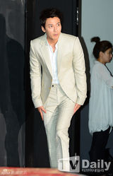 组图：韩星孙艺珍出席试映 贴身短裙超性感