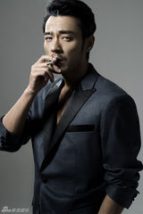 组图：李光洁时尚大片曝光 神情忧郁添熟男气质