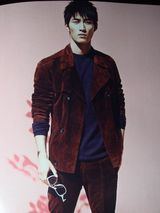 组图：窦骁登《达人志》封面 休闲装扮神情忧郁