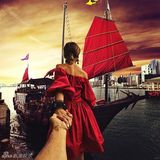 组图：牵着男友环游世界的背影女神要嫁了