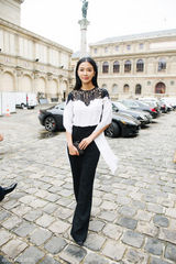 组图：姚星彤巴黎美院看高定 优雅裤装行走法国