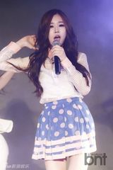 组图：韩团Wings宣传新歌 尽显清纯可爱