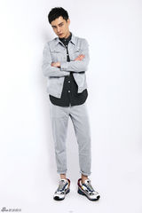 组图：冯铭潮动感大片曝光 律政新人萌范儿十足