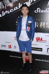 组图：黄宗泽赞前女友胡杏儿三点式劲爆