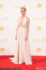 组图：《唐顿庄园》女仆琼安-弗洛加特现身