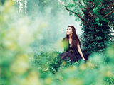组图：王筝宣传照演绎原始森林中的知性女人