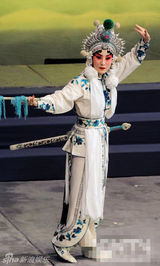 组图：国粹舞台上的白娘子 美丽多情功夫了得