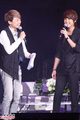 组图：韩星申彗星台湾大秀“骑马舞”