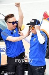 组图：《无限挑战》成员参加韩国赛车比赛