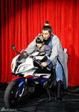 组图：陆毅贝儿古装齐亮相 另类扮相玩穿越