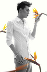 组图：陈希郡时尚写真曝光 展绅士熟男气质