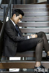 组图：彭于晏英挺马术装演绎制服诱惑