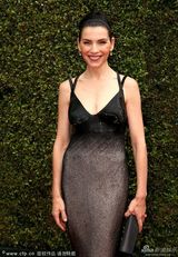 组图：朱丽安娜-玛格丽丝优雅亮相红毯