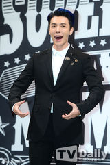 组图：Super Junior回归在即 发布会大展搞怪本能引爆笑