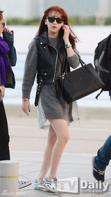 组图：Kara成员姜智英Nicole赴日将开唱