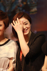 组图：蒋欣黑色干练套装亮相《甄嬛传》庆功宴