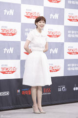 独家：《处世王》徐仁国李荷娜搭肩似亲姐弟