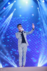 组图：何炅叶璇许茹芸等群星出席时尚盛典