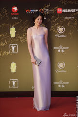 组图：上影节闭幕 陈慧琳金色抹胸礼服高雅贵气
