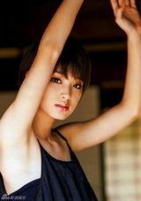 组图：刚力彩芽——短发女生也可以性感和可爱